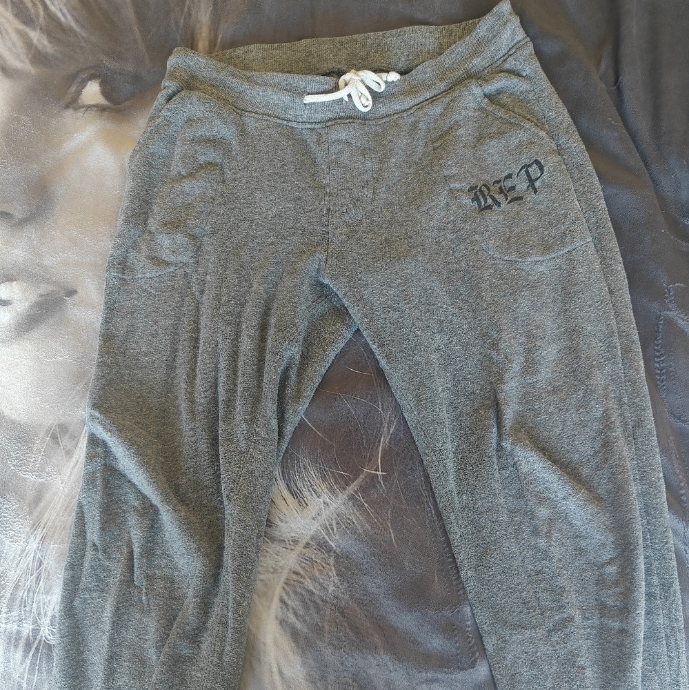 Taylor swift rep sweats